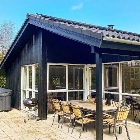 Holiday home Lxxxi