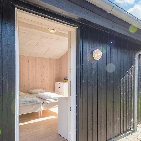 Holiday home Lxxxi