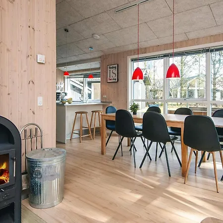 8 Person In Oksbol-by Traum *