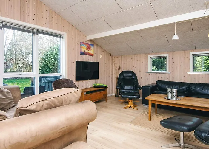 8 Person In Oksbol-by Traum *